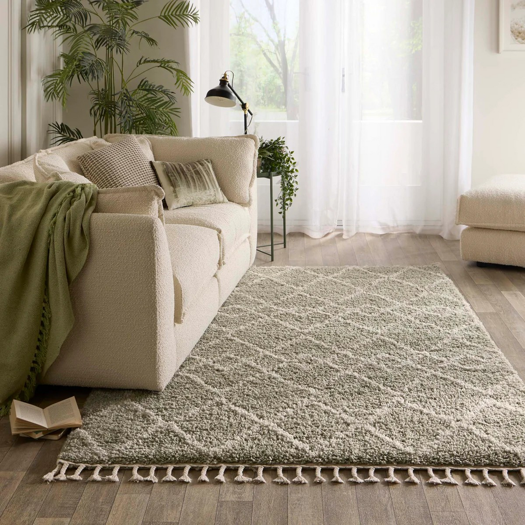 Geometric Diamond Green/Ivory Tasselled Rug