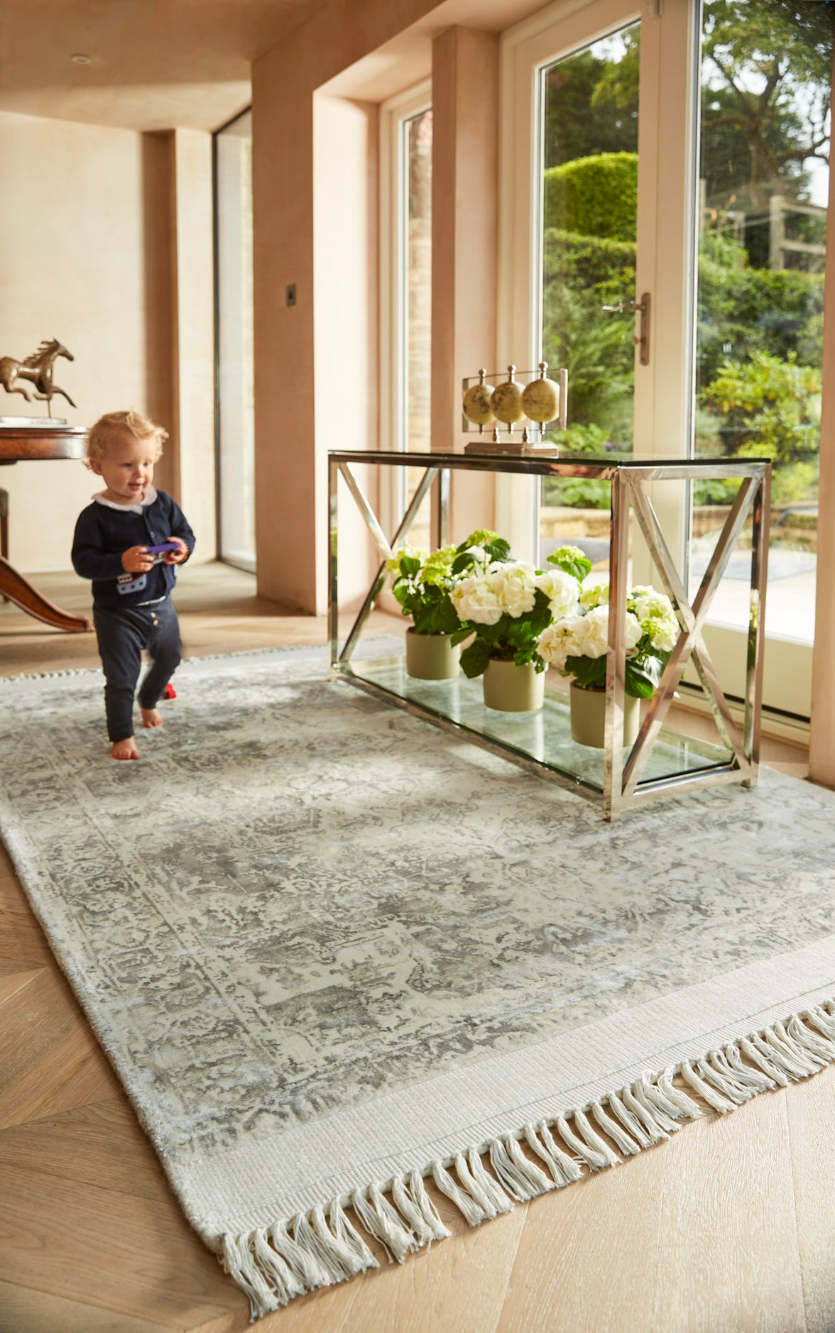 Rug Guru Vintage Fringe Mocha Oyster Handwoven Rug