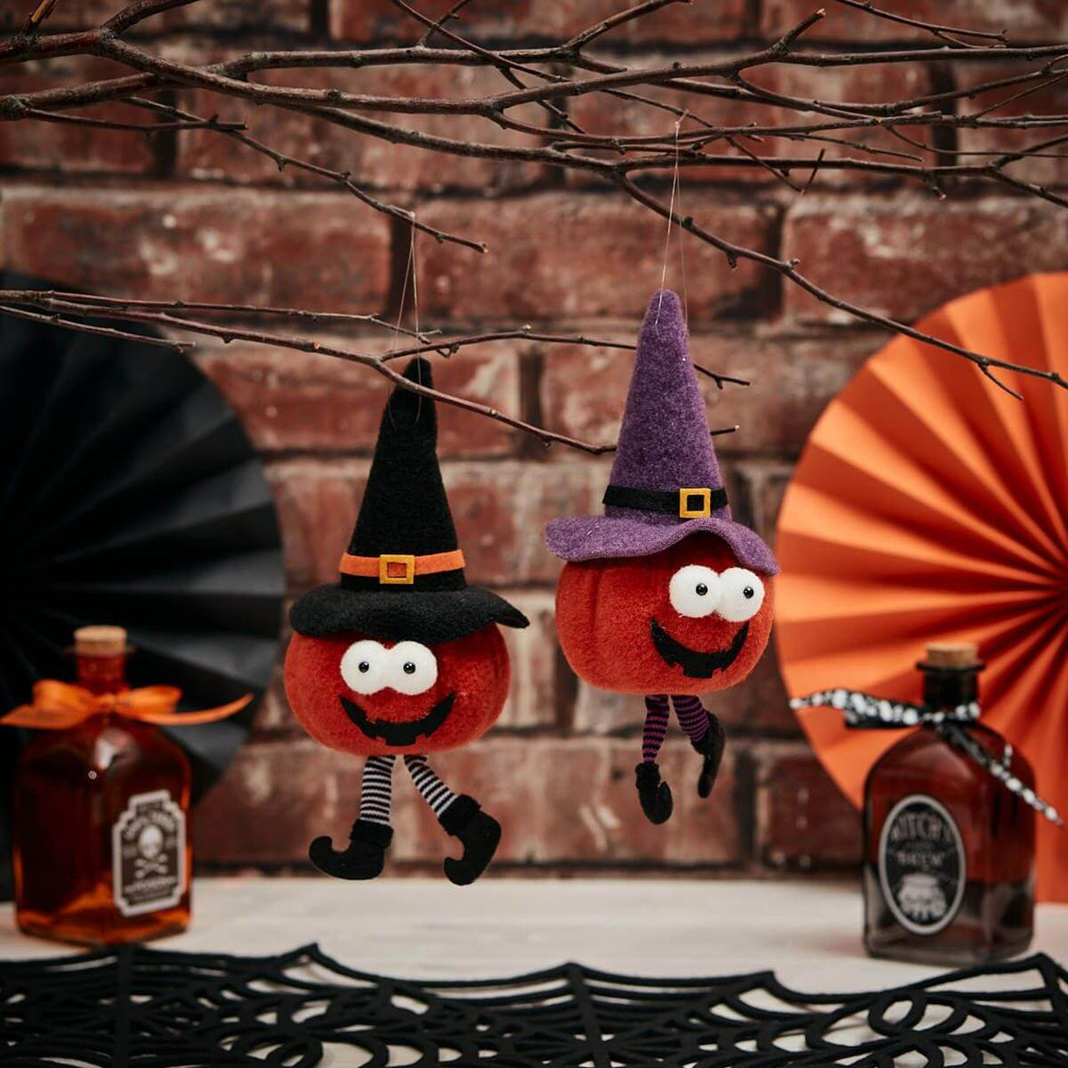 Quirky Halloween novelty pumpkin hangers with googly eyes and witch hats, perfect for adding charm to your spooky décor.