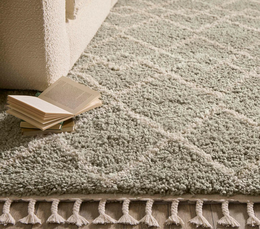Geometric Diamond Green/Ivory Tasselled Rug