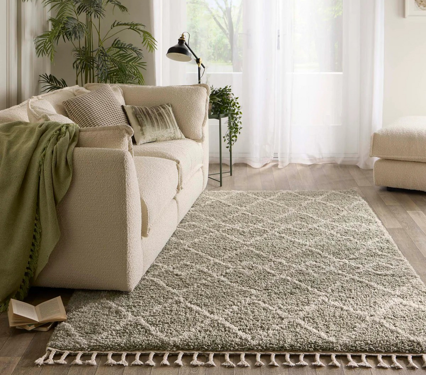 Geometric Diamond Green/Ivory Tasselled Rug