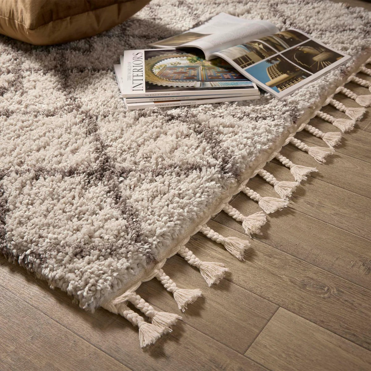 Geometric Diamond Ivory/Light Brown Tasselled Rug