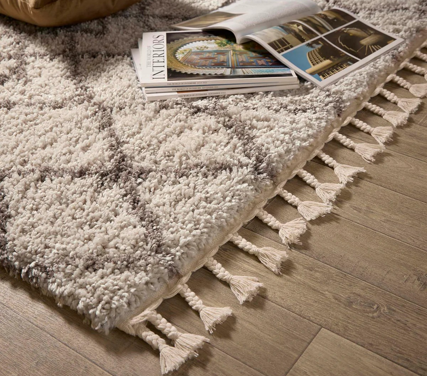 Geometric Diamond Ivory/Light Brown Tasselled Rug